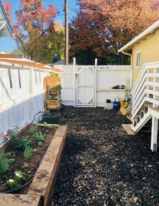 Smart Spacious Artsy Home Near Midtown Sacramento Bagian luar foto
