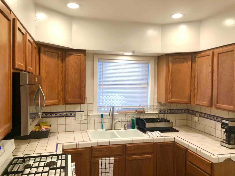 Smart Spacious Artsy Home Near Midtown Sacramento Bagian luar foto